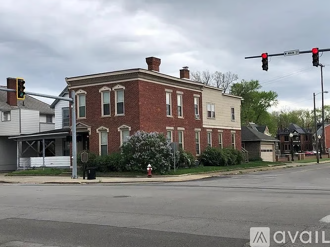 Chillicothe Apartment: 98 W Main St