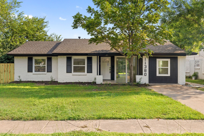 Dallas House: 11380 Lanewood Cir