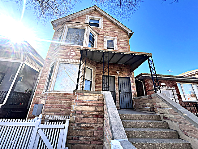 Chicago Apartment: 8208 S Shore Ave