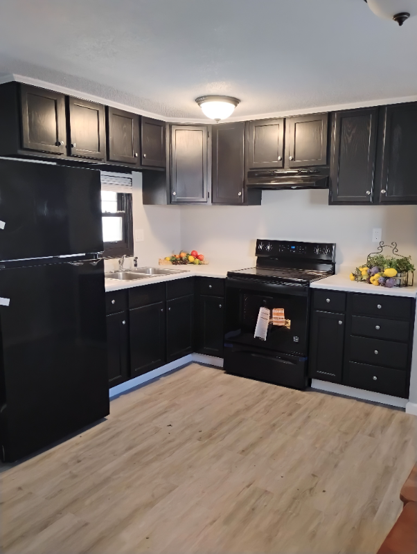 Belton House: 152 Rainbow Dr