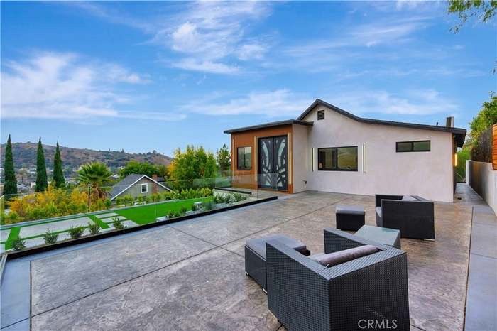 Los Angeles House: 440 Del Norte St