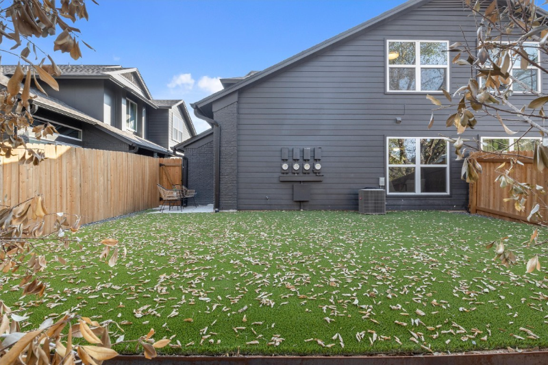 Austin Multiplex: 1904 Albury Cv