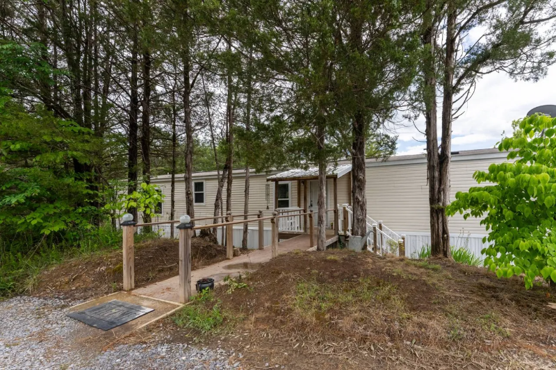 Sevierville House: 1225 Holbert Cemetery Road