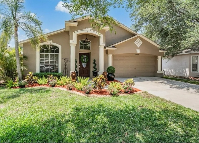 Gibsonton House: 12813 Kings Lake Dr