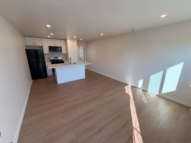 Long Beach Apartment: 1443 Linden Ave
