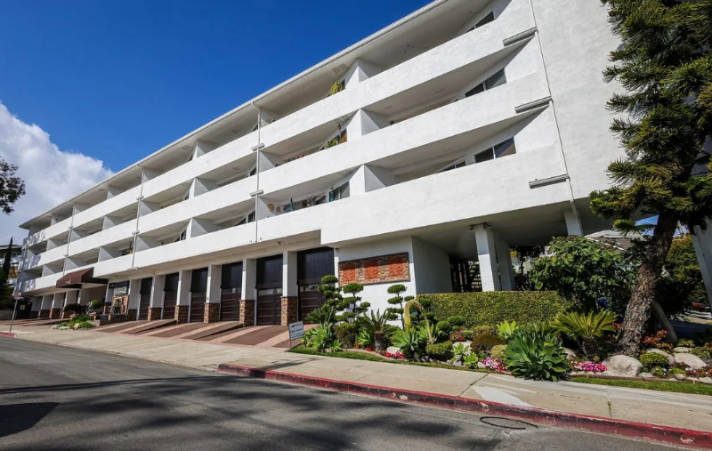 La Crescenta Apartment: 3119 Foothill Boulevard