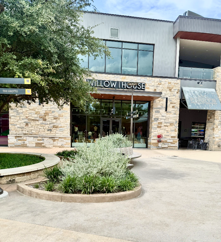 The Colony House: 5604 Perrin Stre