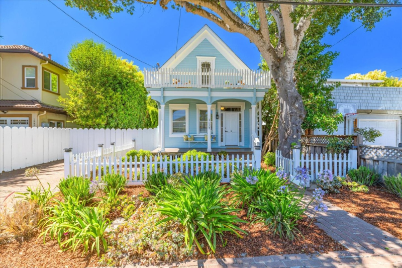 Capitola House: 1555 Lincoln Ave