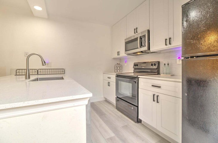 West Palm Beach Townhome: 593 Green Springs Place