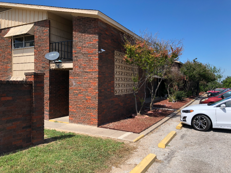 Weatherford Apartment: 1301 NE Ric Williamson Memorial Hwy Apt. 206