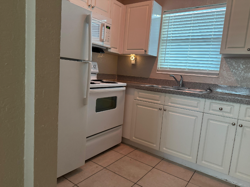 Saint Petersburg House: 1665 17th Ave N