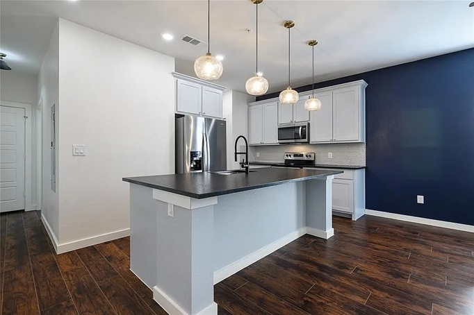 Denton Apartment: 800 S. Welch St.