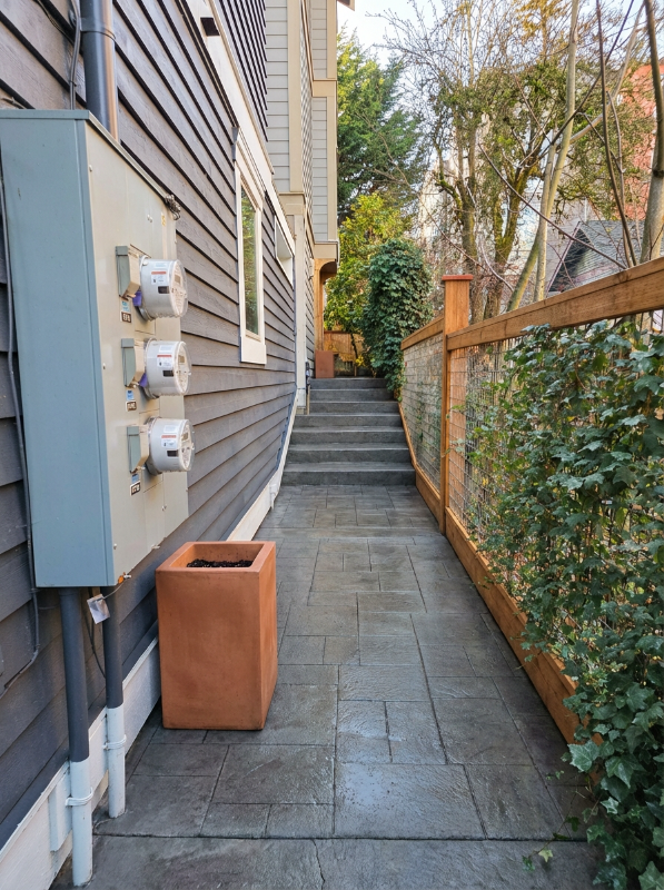 Seattle Townhome: 1415 3rd Ave W.