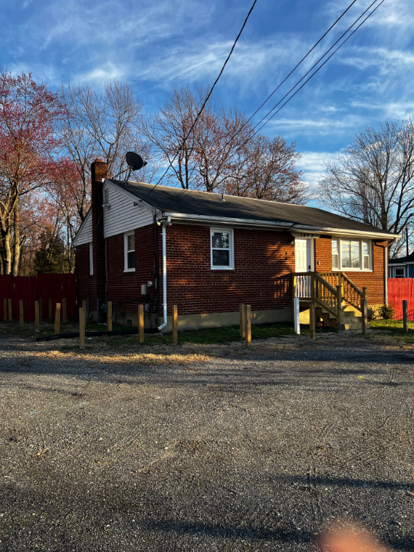 Oxon Hill House: 5402 Saint Barnabas Rd