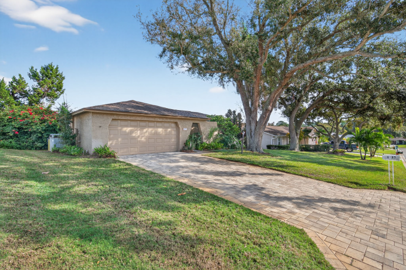 Seminole House: 8195 Coachlight Cir