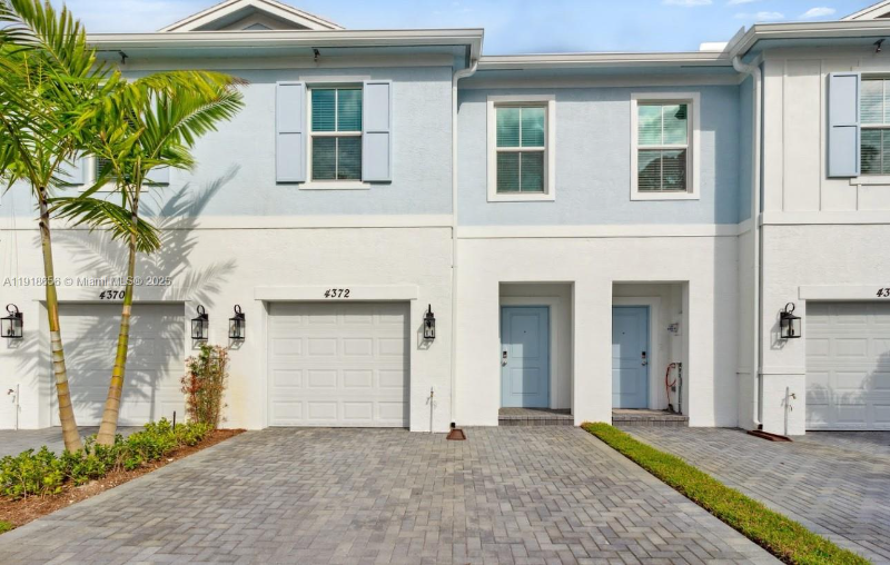 Lake Worth Townhome: 4407 Boatman St