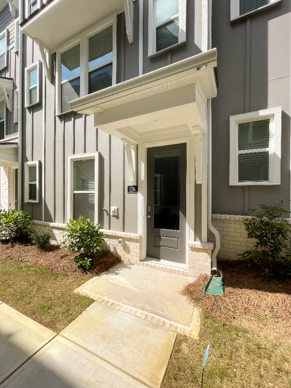 Hapeville Townhome: 126 Asland Ln
