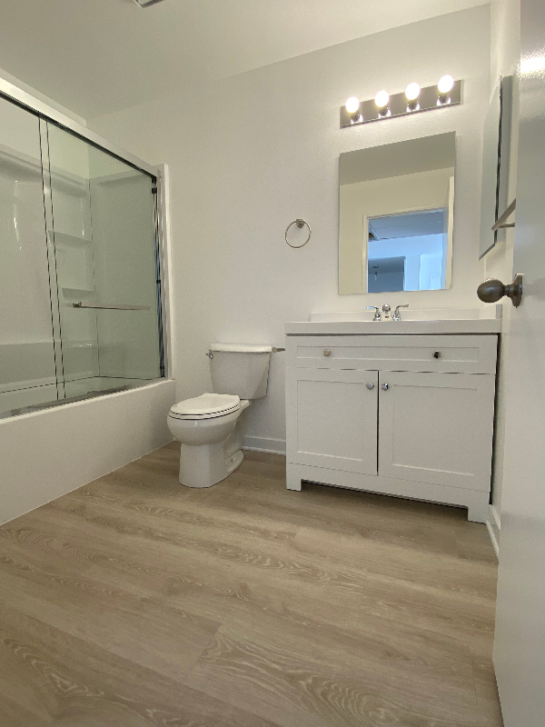 Glendale Apartment: 465 oak st