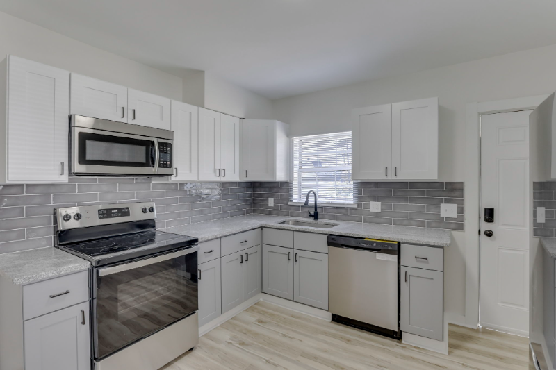 Columbus Multiplex: 1359-1361 Kent St