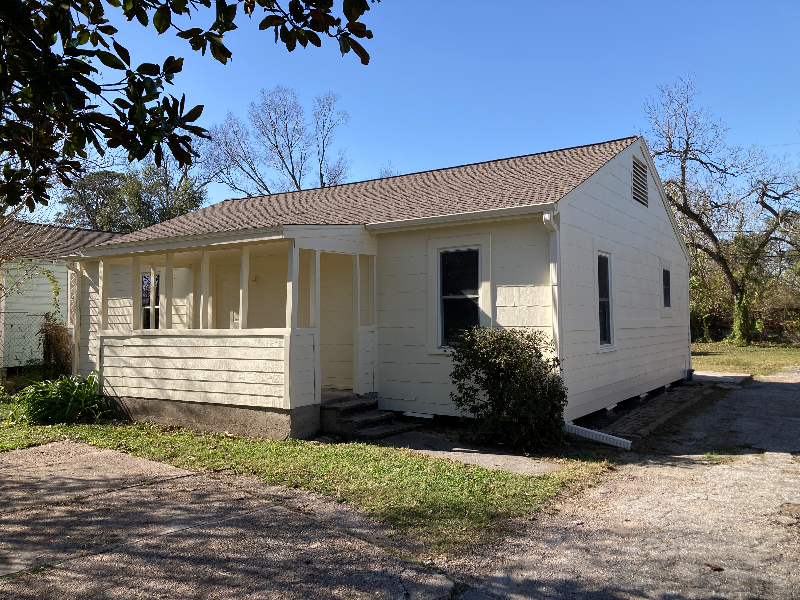 Houston House: 10221 Silvercrest St.