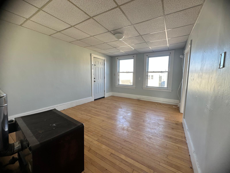 Manchester Apartment: 213 Laurel Street