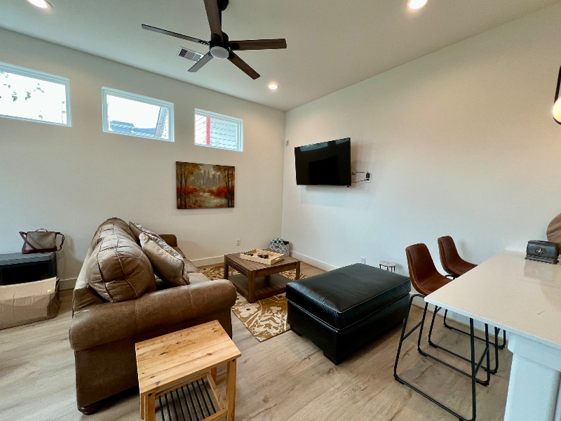 Houston Multiplex: 203 Danna Ln