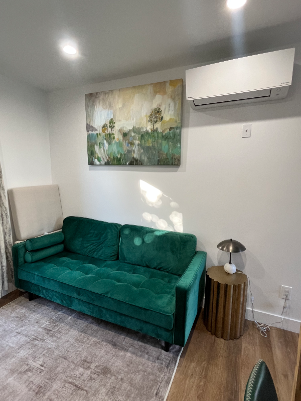 Los Angeles House: 3749 Hillcrest Dr