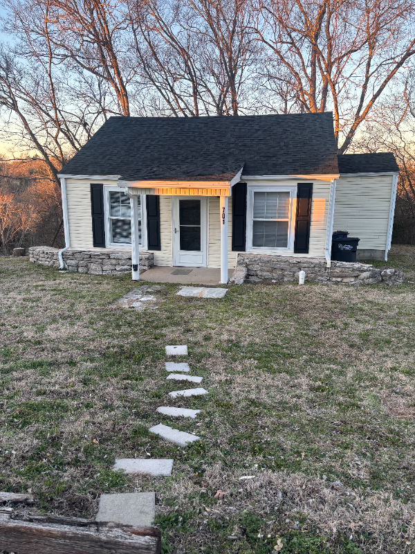 Columbia House: 701 Fanning St