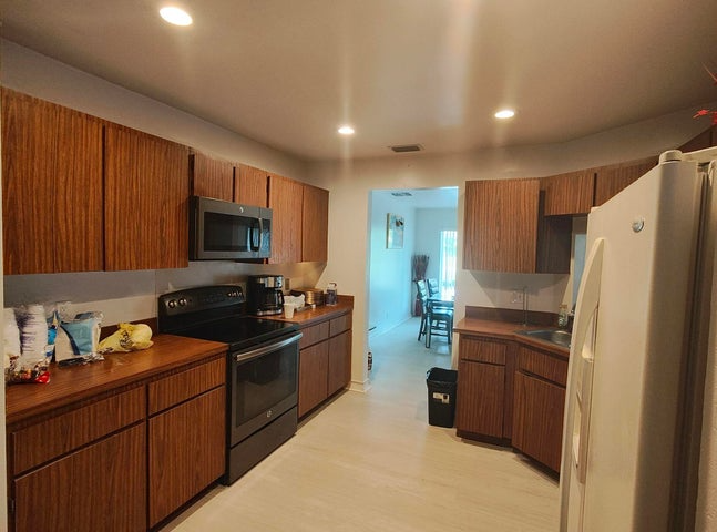 West Palm Beach House: 616 White Water Drive