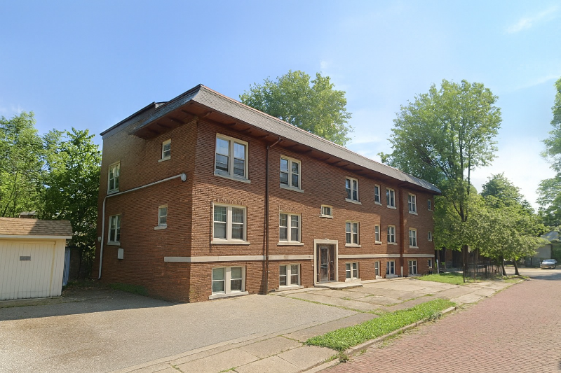 Akron Apartment: 172 S Portage Path