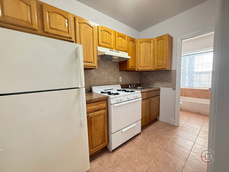 Bronx Townhome: 1644 Williamsbridge Rd