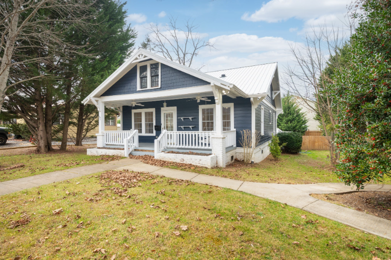 Waynesville House: 1458 S Main Street