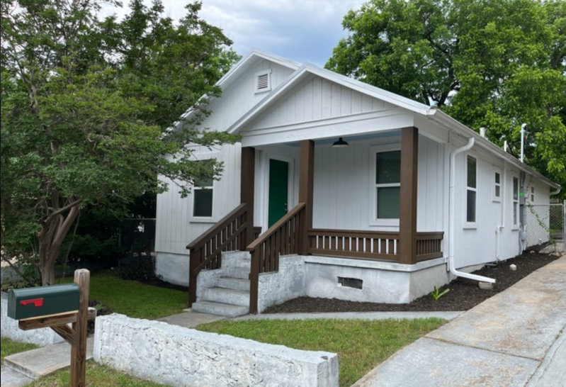 AUSTIN House: 1904 E 10th St