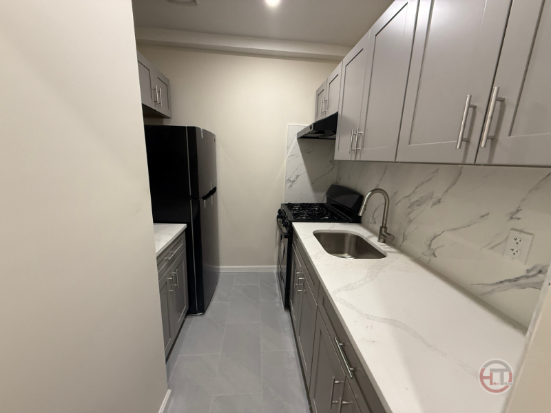 Bronx Townhome: 1985 Southern blvd