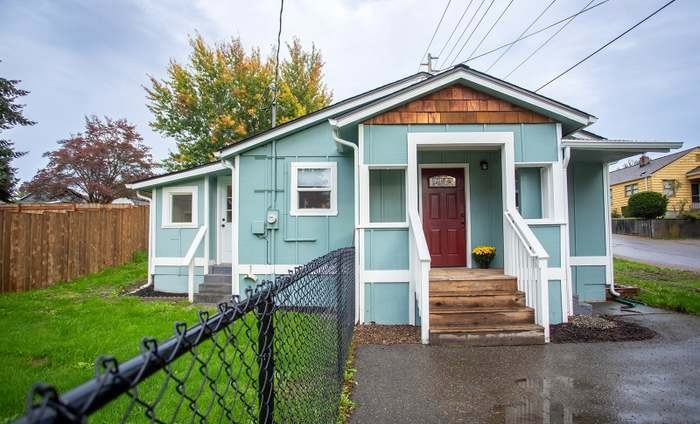 Bremerton House: 1302 N MONTGOMERY AVE