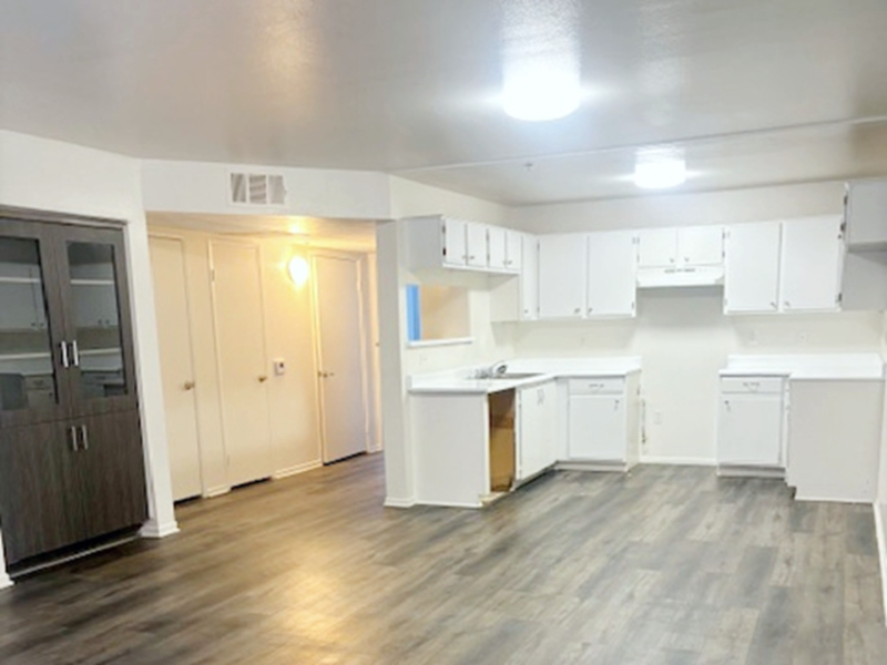Van Nuys Apartment: 13915 OXNARD ST.