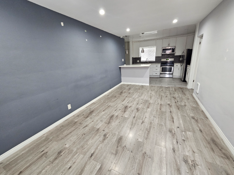 San Pedro Apartment: 1068 w 12th st