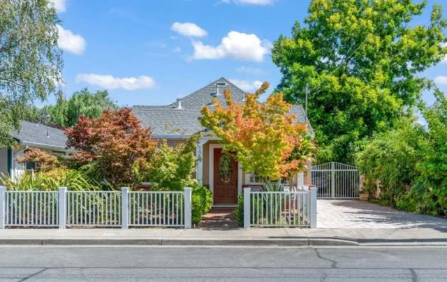 Sunnyvale House: 128 Sunset Ave