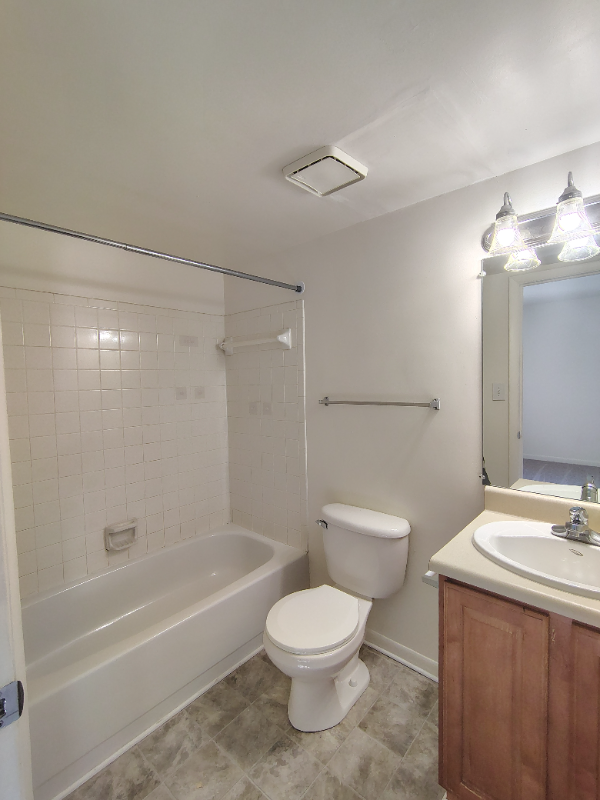 Lynchburg Apartment: 600 Reusens Road