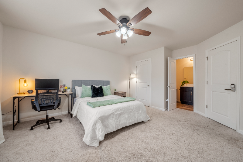 Charlotte Multiplex: 13416 Alpine Dr,