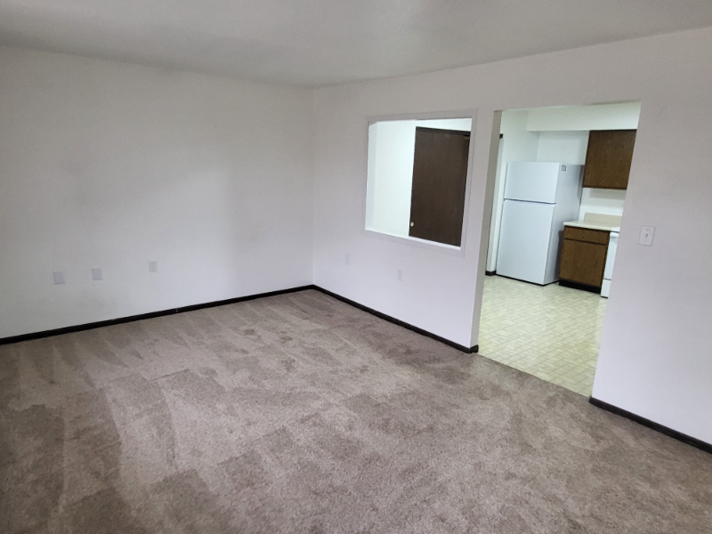 Knob Noster Apartment: 1102 W McPherson