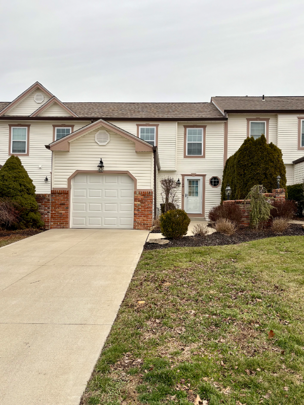 Lawrence Townhome: 1149 Old Farm Rd