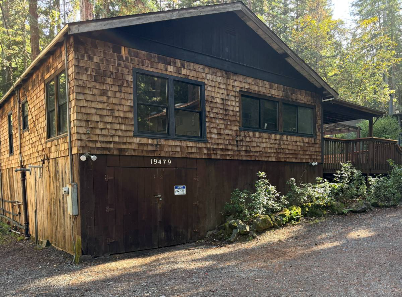 Guerneville House: 19479 Hidden Valley Rd,