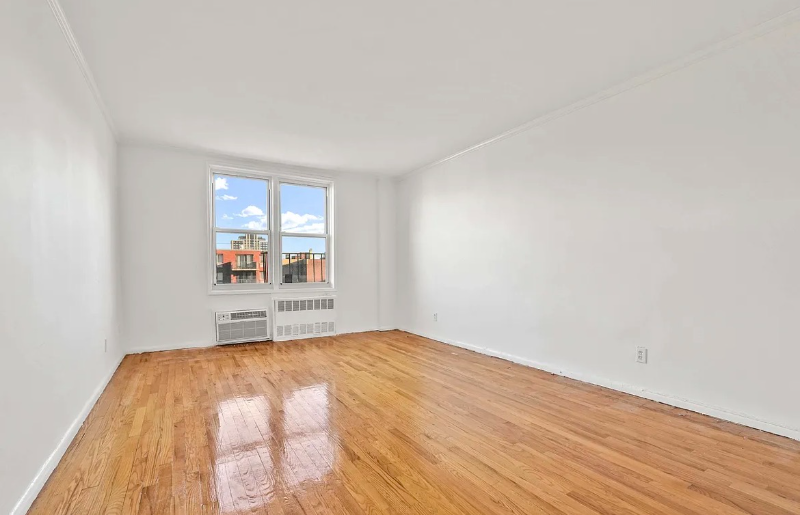 rego park House: 6601 burns st