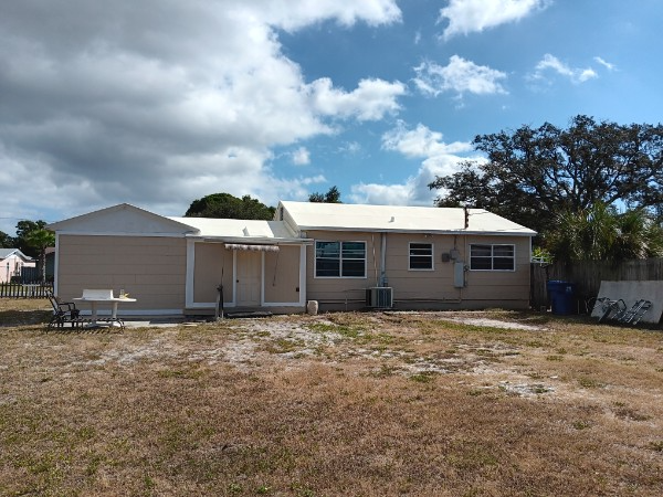 saint Petersburg House: 1541 newark street s