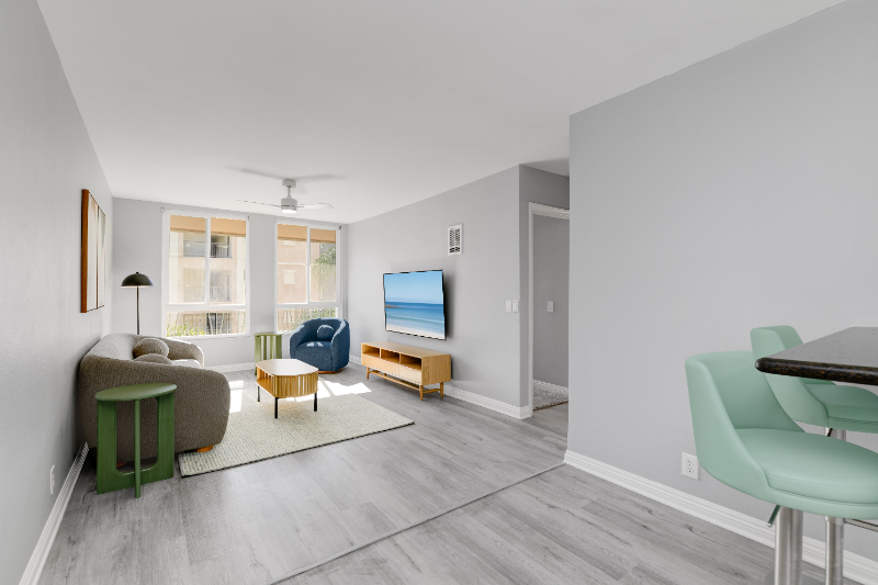 San Diego Condo: 5540 Lindo Paseo