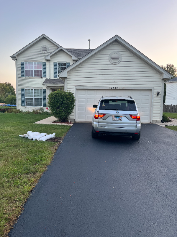 Round Lake House: 1334 S Janice Ln