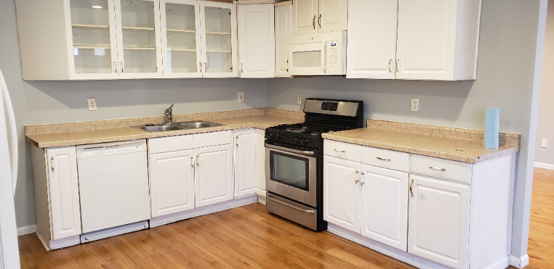 PONTIAC House: 86 Earlmoor Blvd