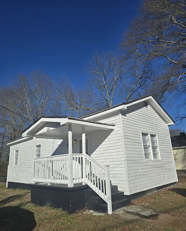 Douglasville House: 8241 Colquitt St