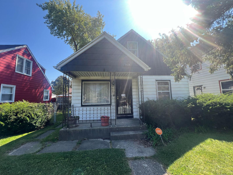 Milwaukee House: 7529 West Grantosa DRIVE